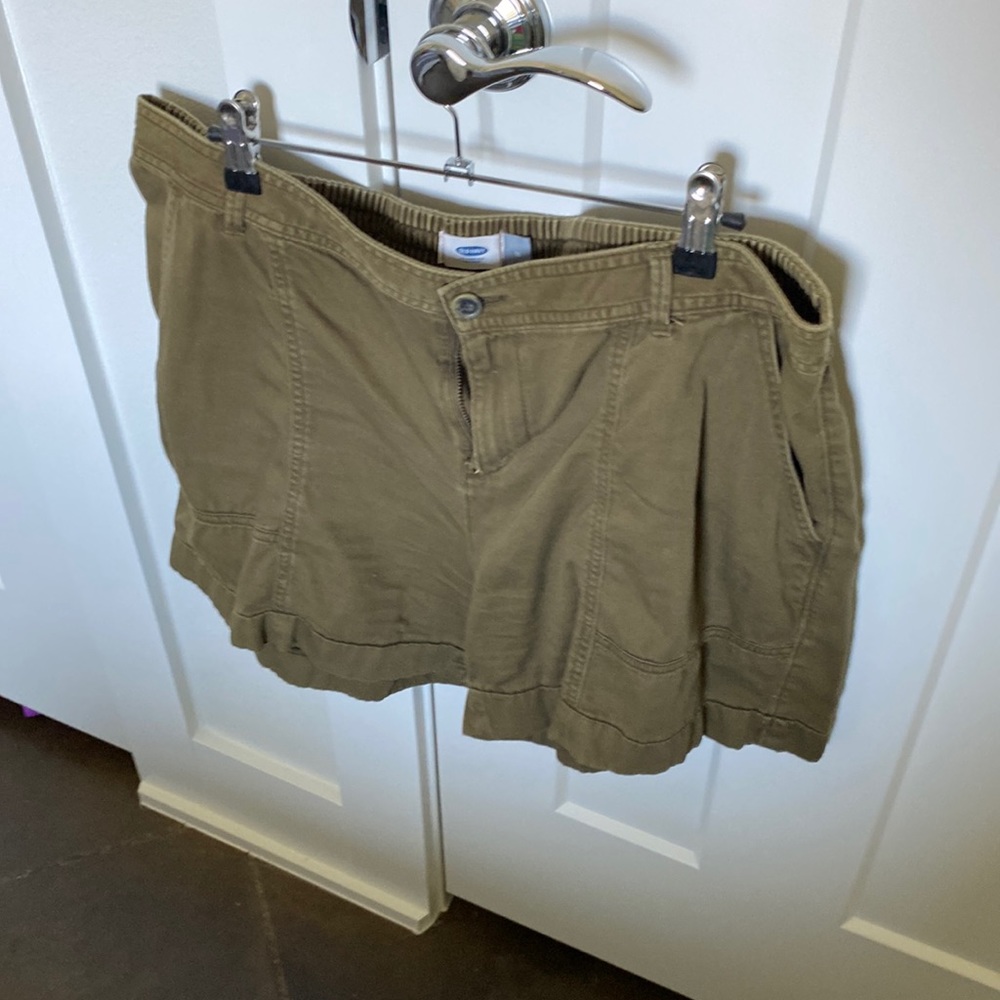 Great condition olive green shorts
